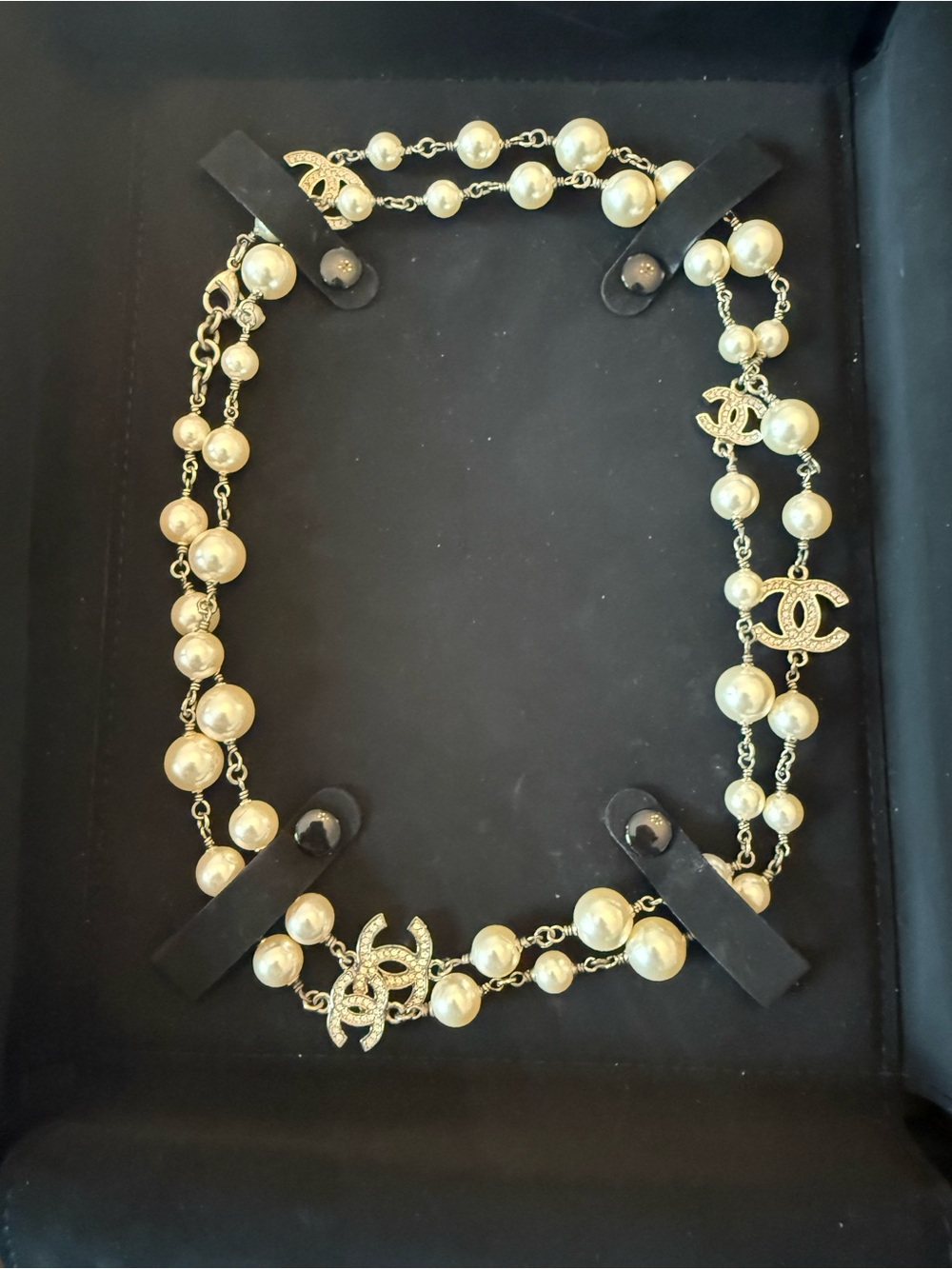 Chanel Gold and Pearl Necklace - Picture 2 of 4